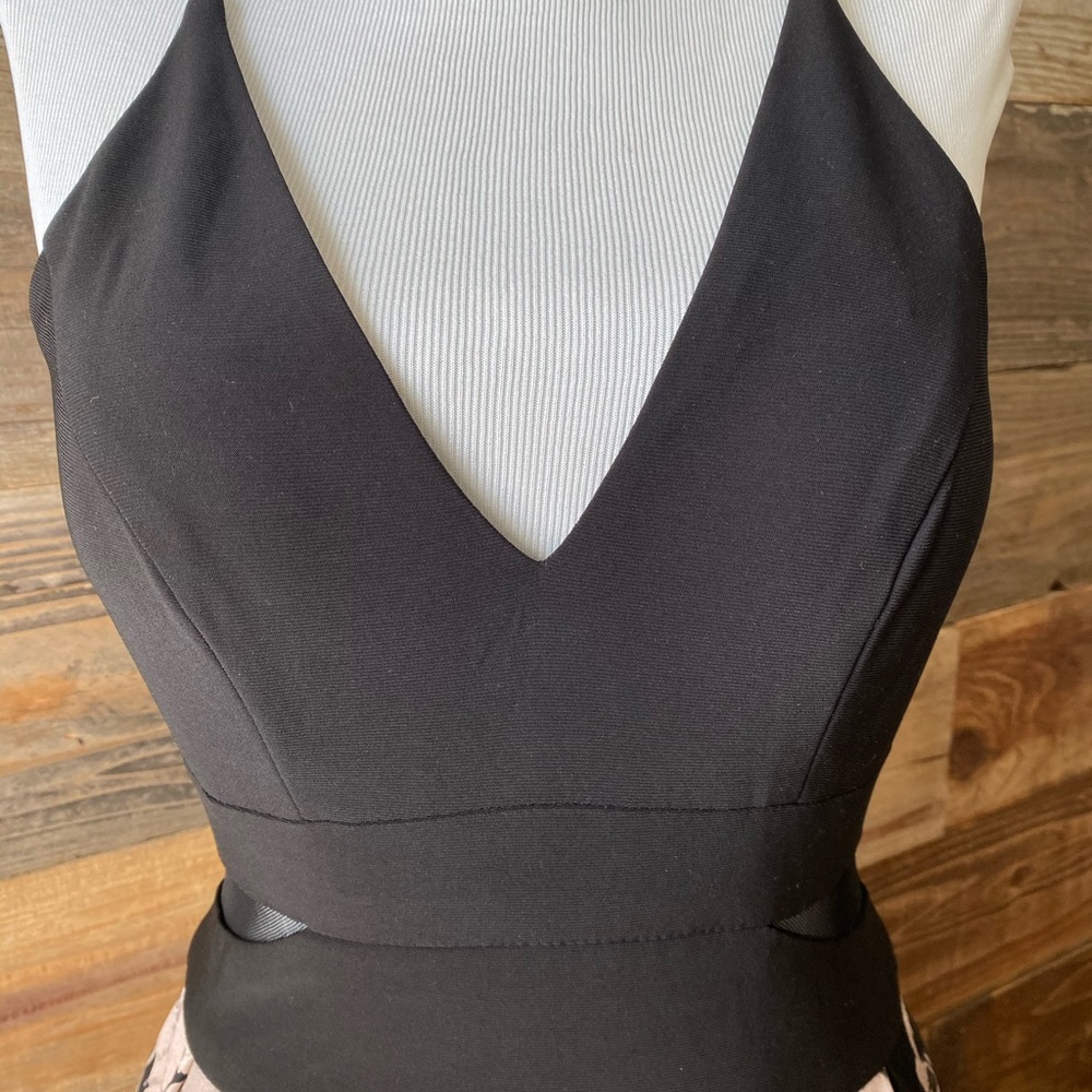 Dress - Picture 6 of 7